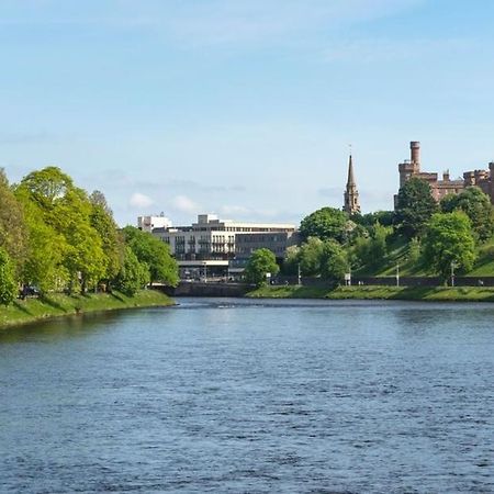 Hedgefield House - Serene Top Floor Flat Inverness Esterno foto