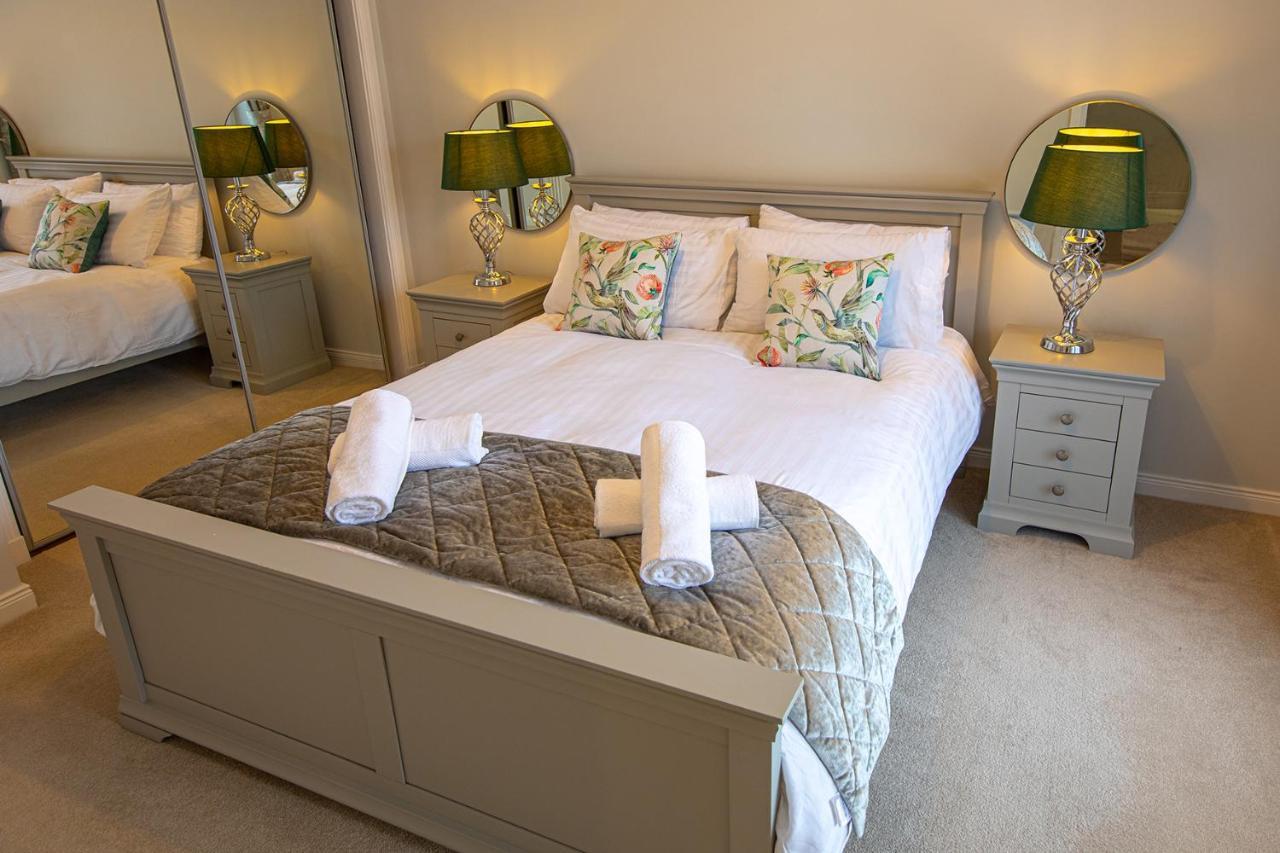 Hedgefield House - Serene Top Floor Flat Inverness Esterno foto
