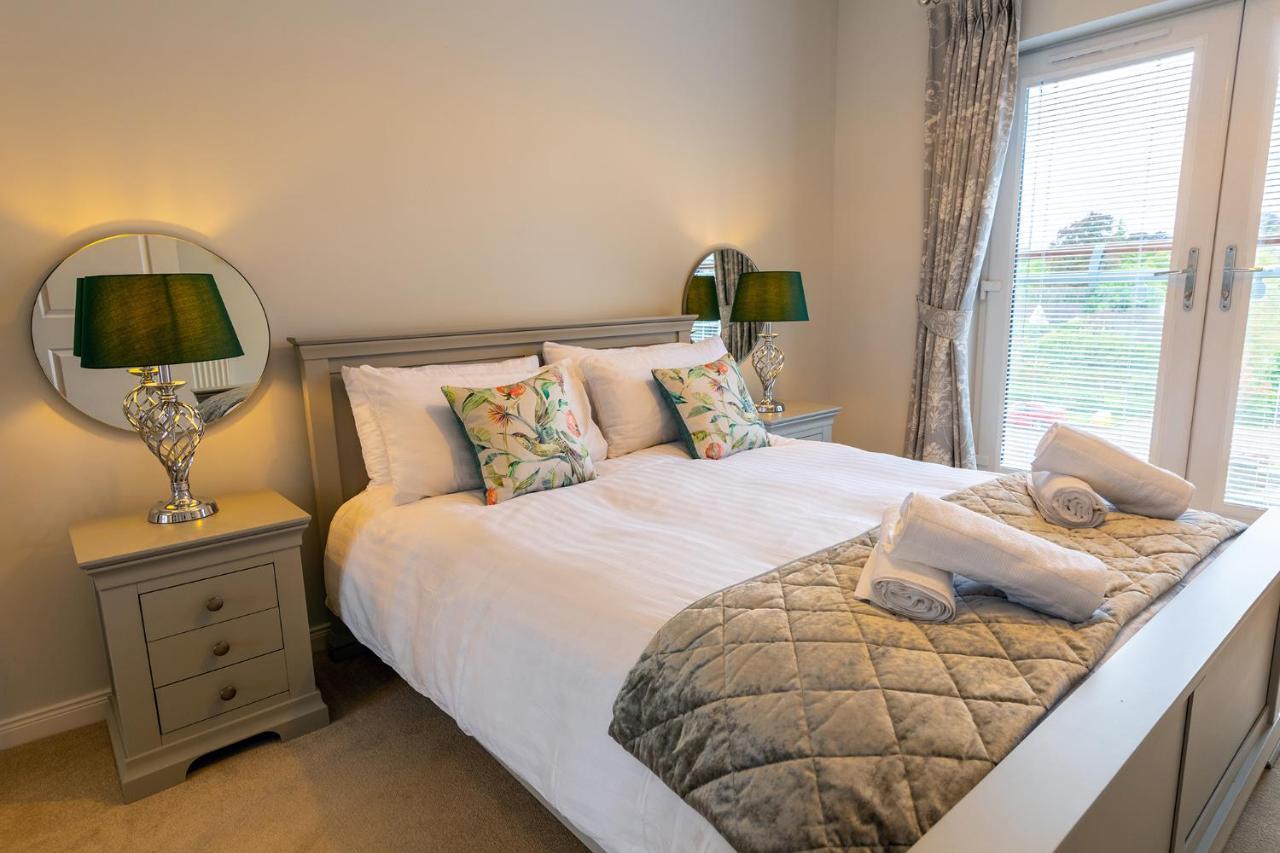 Hedgefield House - Serene Top Floor Flat Inverness Esterno foto