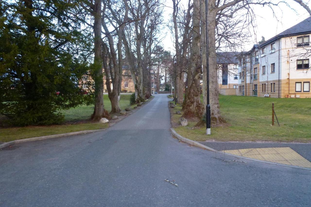 Hedgefield House - Serene Top Floor Flat Inverness Esterno foto