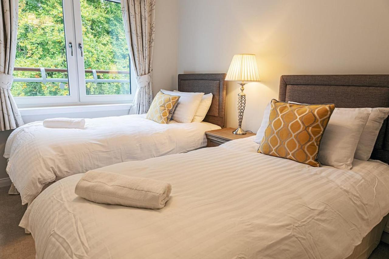 Hedgefield House - Serene Top Floor Flat Inverness Esterno foto