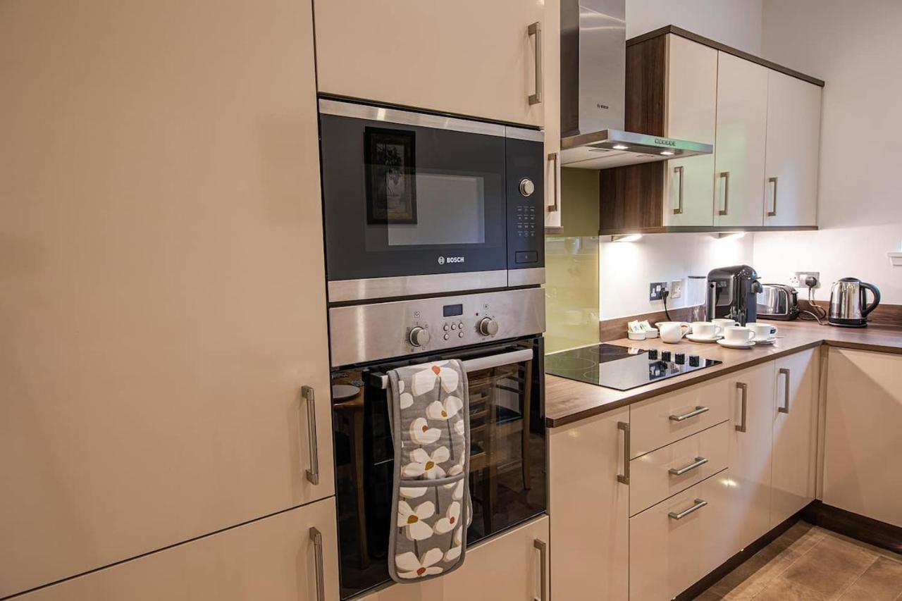 Hedgefield House - Serene Top Floor Flat Inverness Esterno foto