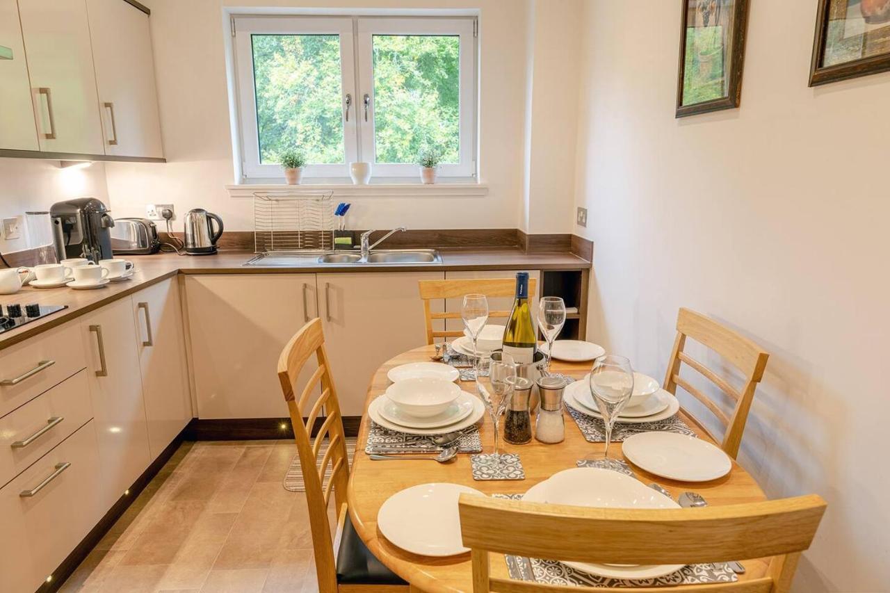 Hedgefield House - Serene Top Floor Flat Inverness Esterno foto