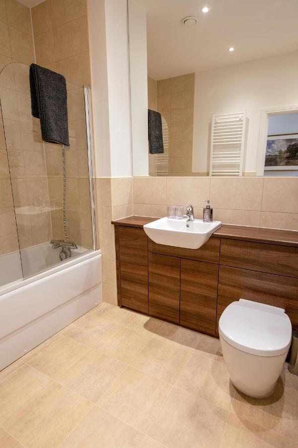 Hedgefield House - Serene Top Floor Flat Inverness Esterno foto